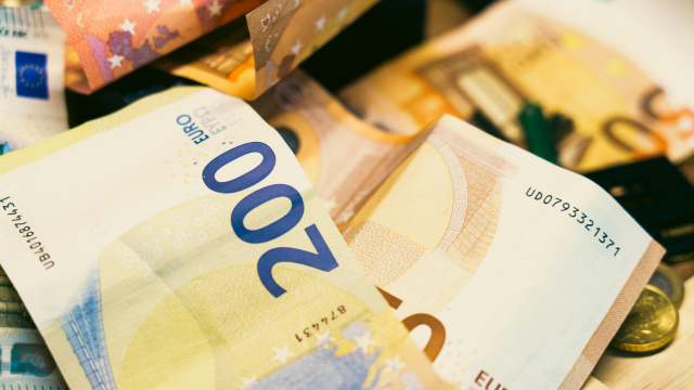 Top 10 firmi u Srbiji sa velikim brojem zaposlenih i prosečnom platom iznad 2.000 evra